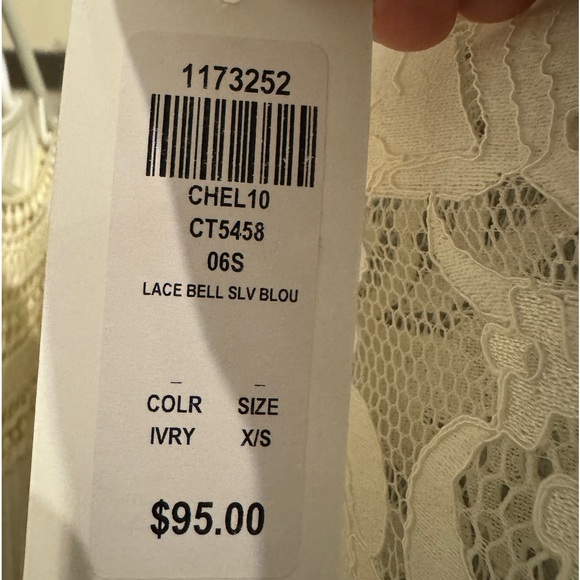 Chelsea lace bell sleeve blouse XS brand new - white with zipper back from Honey - Picture 3 of 5